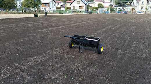 Hnojení přesnou sečkou Spyker P70.jpg