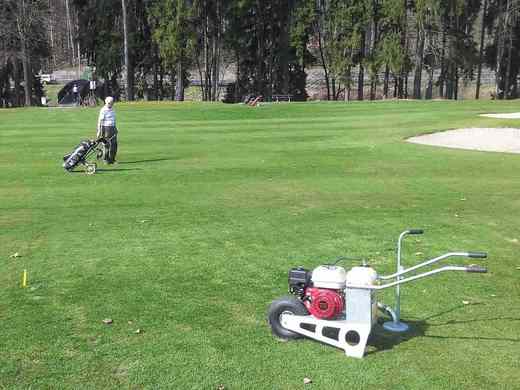Hubení krtka obecného na golfovém hřišti